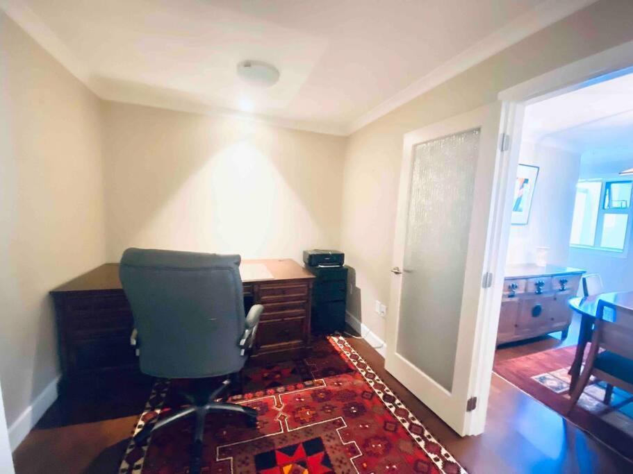 Amazing Location 2 Bedroom Minutes From Downtown Victoria Kültér fotó